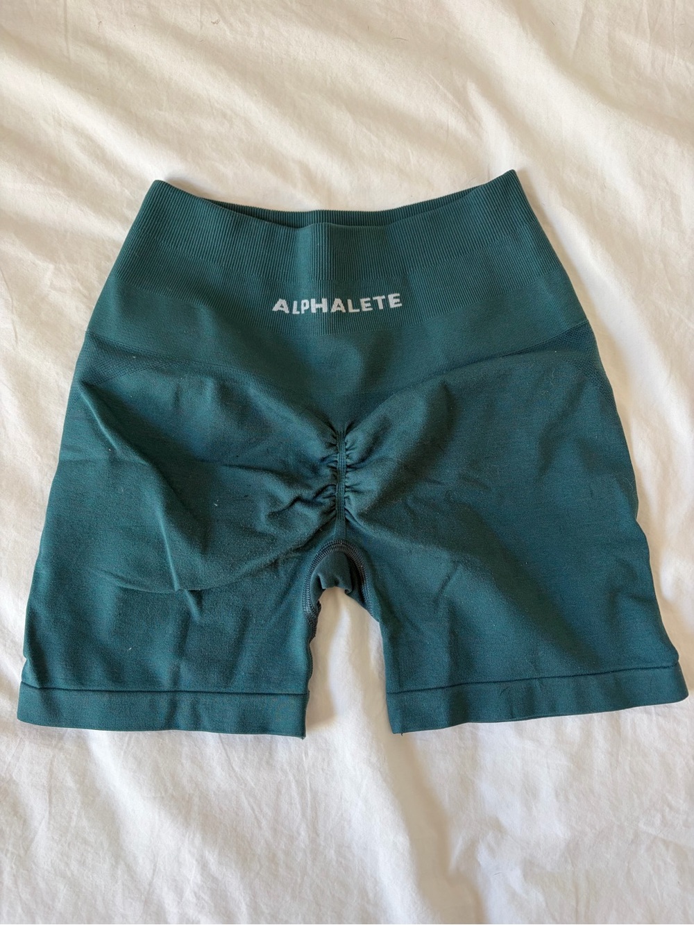 Alphalete Amplify High-Waist Scrunch short